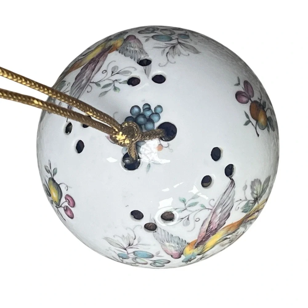 Staffordshire‎ Bone China Pomander Woods of Windsor White Bird Fruit Ornament